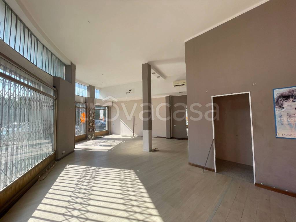 negozio in vendita a La Spezia in zona Canaletto / Buonviaggio / Migliarina