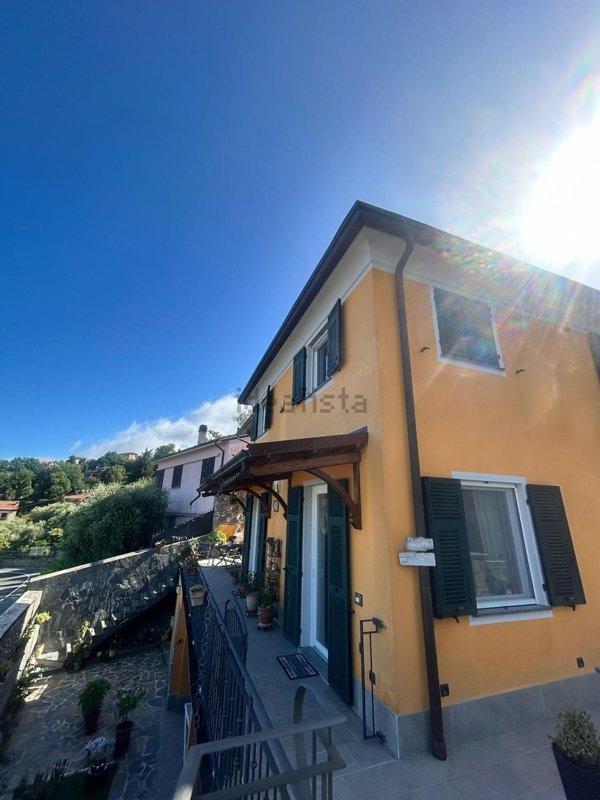 casa indipendente in vendita a La Spezia in zona La Foce / Sant'Anna