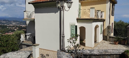 casa indipendente in vendita a La Spezia