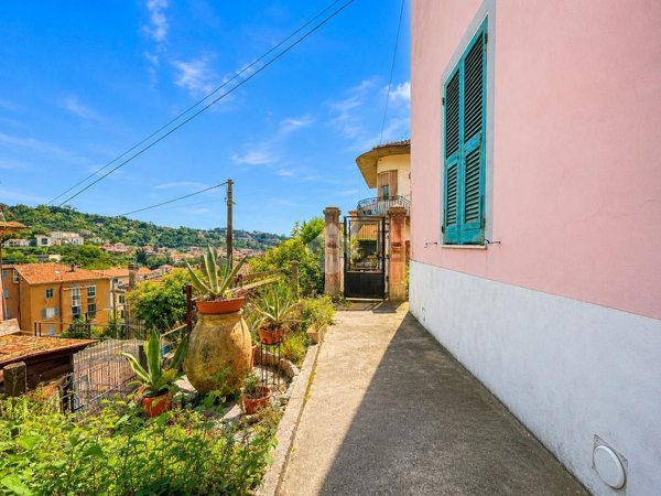casa indipendente in vendita a La Spezia in zona Chiappa