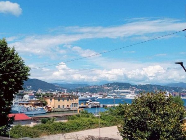 appartamento in vendita a La Spezia in zona Campiglia