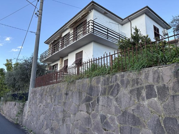 casa indipendente in vendita a La Spezia in zona Carozzo