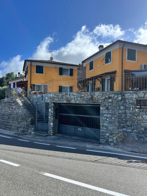 casa indipendente in vendita a La Spezia in zona La Foce / Sant'Anna