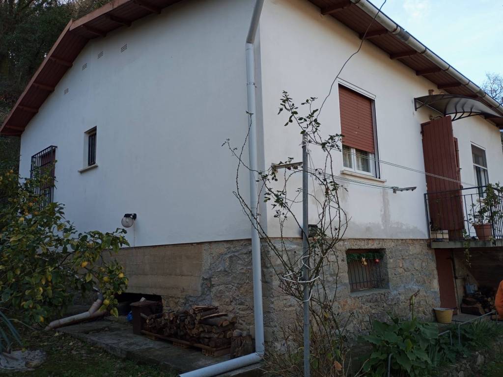 casa indipendente in vendita a La Spezia in zona Chiappa