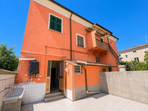 casa indipendente a La Spezia in zona Canaletto / Buonviaggio / Migliarina