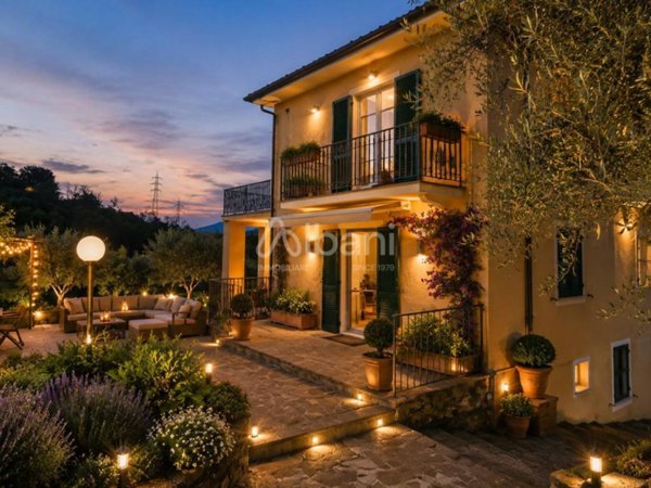 casa indipendente in vendita a La Spezia in zona Carozzo