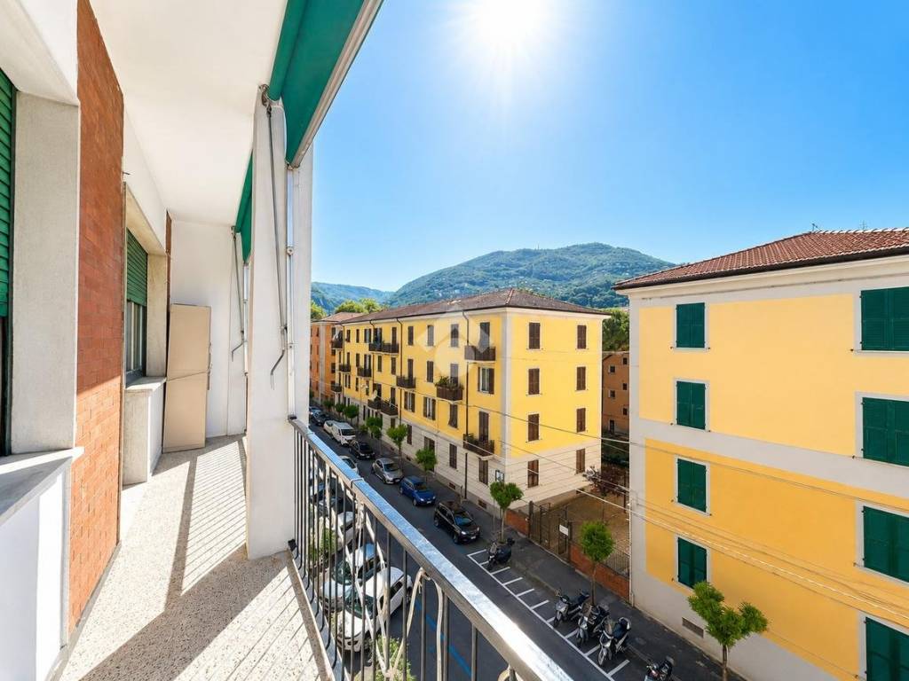 appartamento in vendita a La Spezia in zona Vivèra