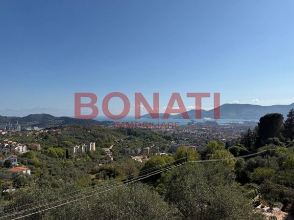 casa indipendente in vendita a La Spezia in zona Carozzo