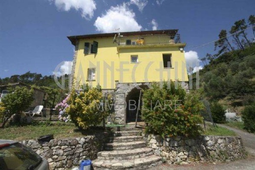 casa indipendente in vendita a La Spezia in zona Sarbia