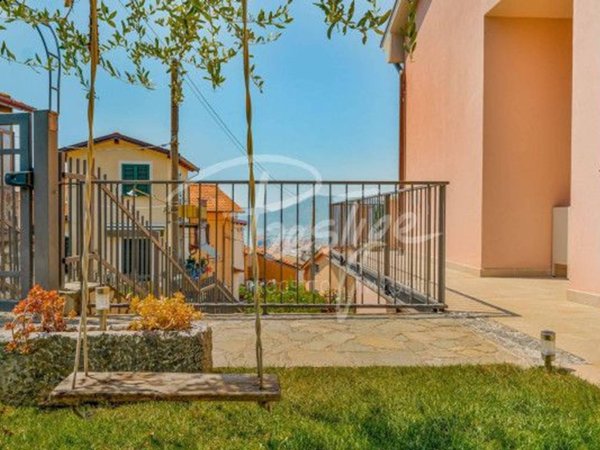 casa indipendente in vendita a La Spezia in zona Carozzo