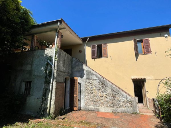 casa indipendente in vendita a La Spezia in zona Chiappa
