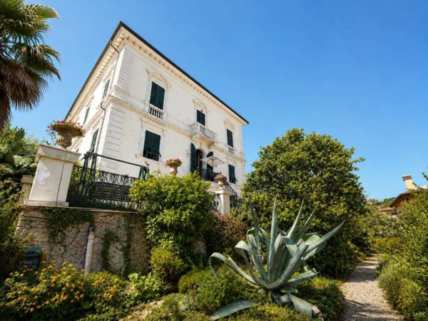 casa indipendente in vendita a La Spezia in zona Chiappa