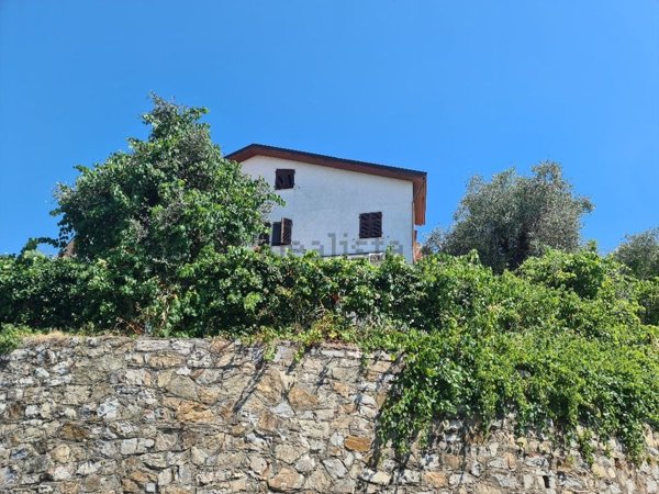 casa indipendente in vendita a La Spezia in zona Carozzo
