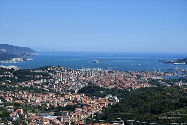 casa indipendente in vendita a La Spezia in zona La Foce / Sant'Anna
