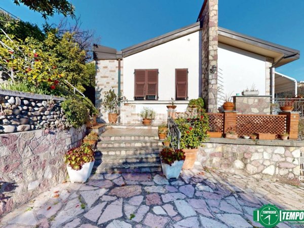 casa indipendente in vendita a La Spezia in zona Montepertico
