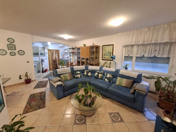 villa in vendita a La Spezia in zona Vivèra