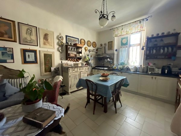 casa indipendente in vendita a La Spezia in zona Vivèra