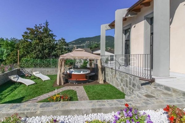 casa indipendente in vendita a La Spezia in zona Chiappa