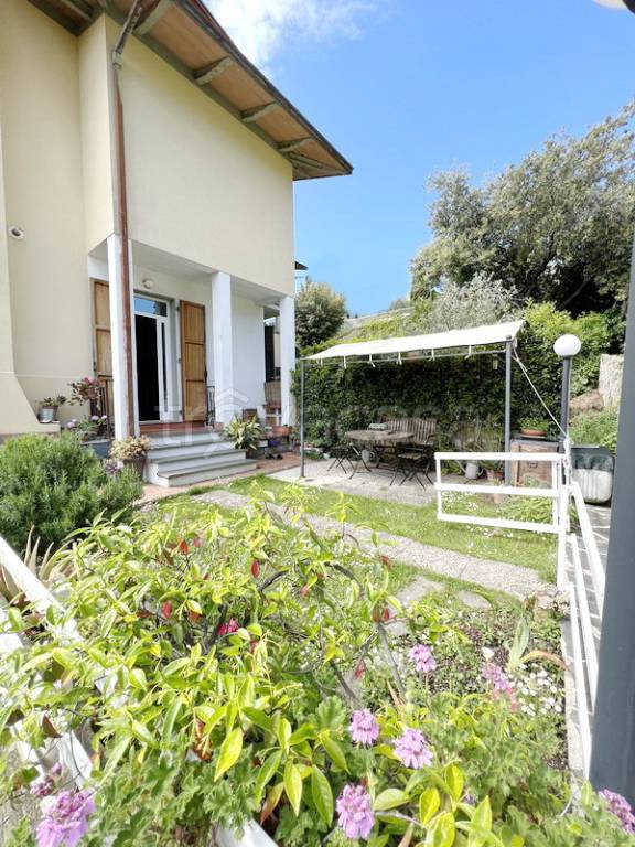 casa indipendente in vendita a Lerici