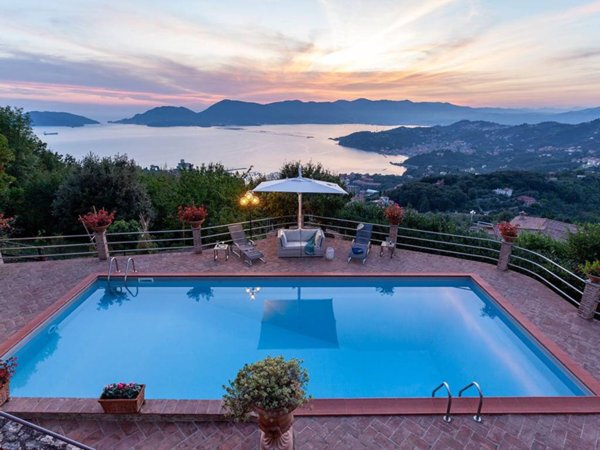 casa indipendente in vendita a Lerici in zona Pugliola