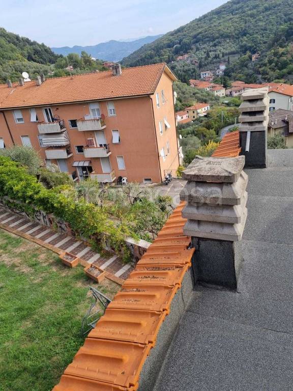 casa indipendente in vendita a Lerici in zona Pugliola