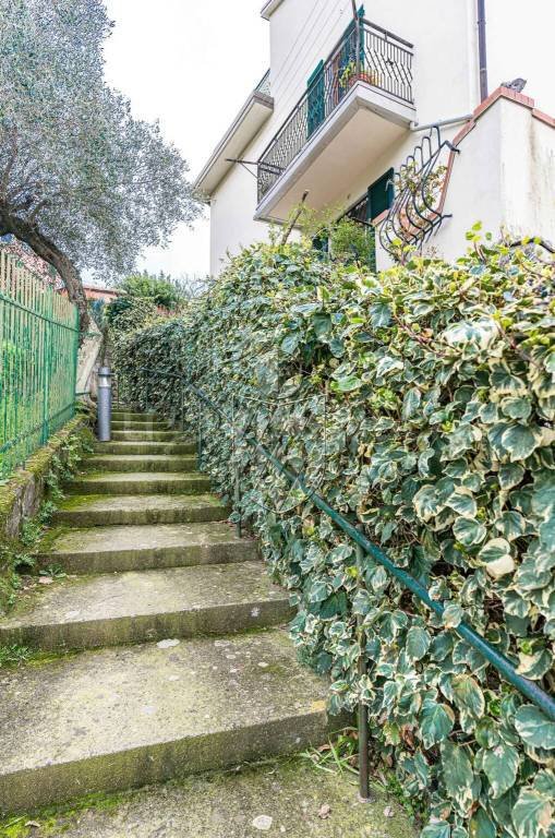 casa indipendente in vendita a Lerici in zona Pugliola