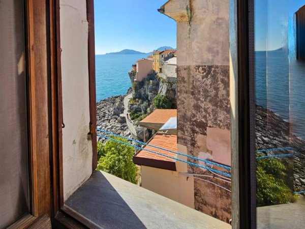 casa indipendente in vendita a Lerici in zona Tellaro