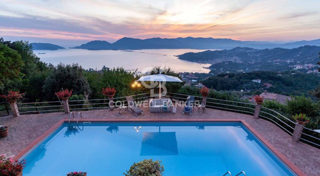 casa indipendente in vendita a Lerici in zona Tellaro