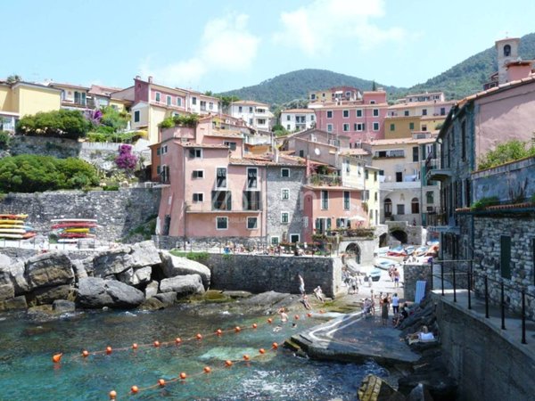 casa indipendente in vendita a Lerici in zona Tellaro