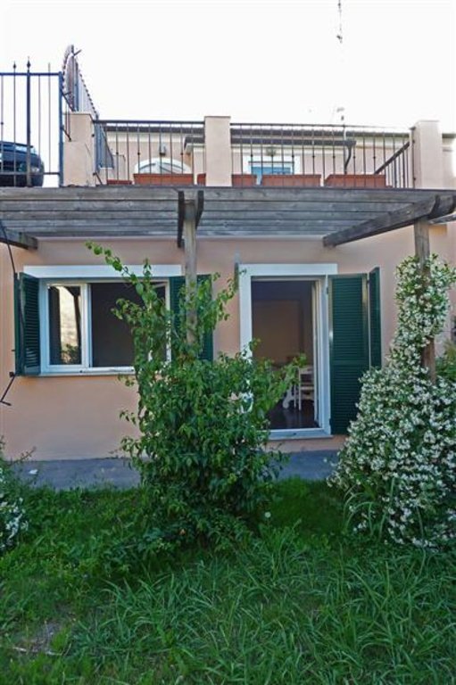 casa indipendente in vendita a Lerici in zona Pugliola