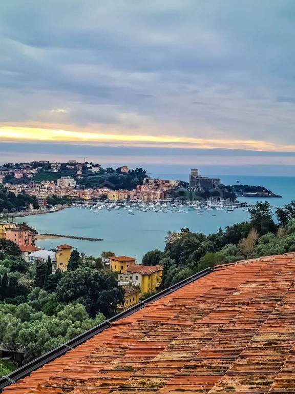 casa indipendente in vendita a Lerici in zona San Terenzo