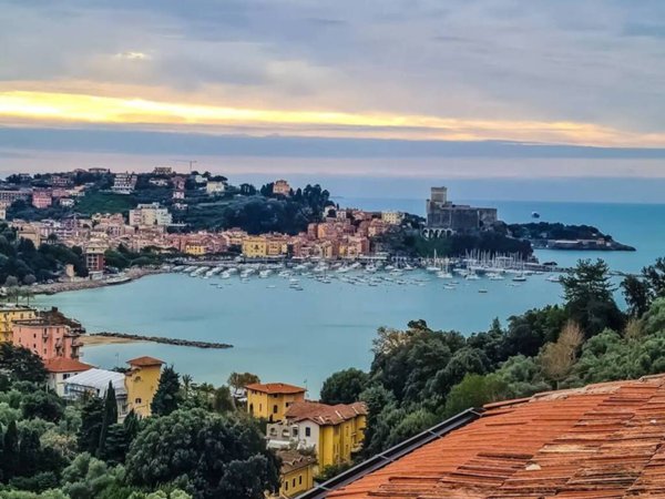 casa indipendente in vendita a Lerici in zona Pugliola