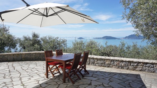 casa indipendente in vendita a Lerici in zona Tellaro