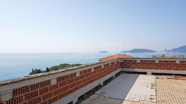 casa indipendente in vendita a Lerici
