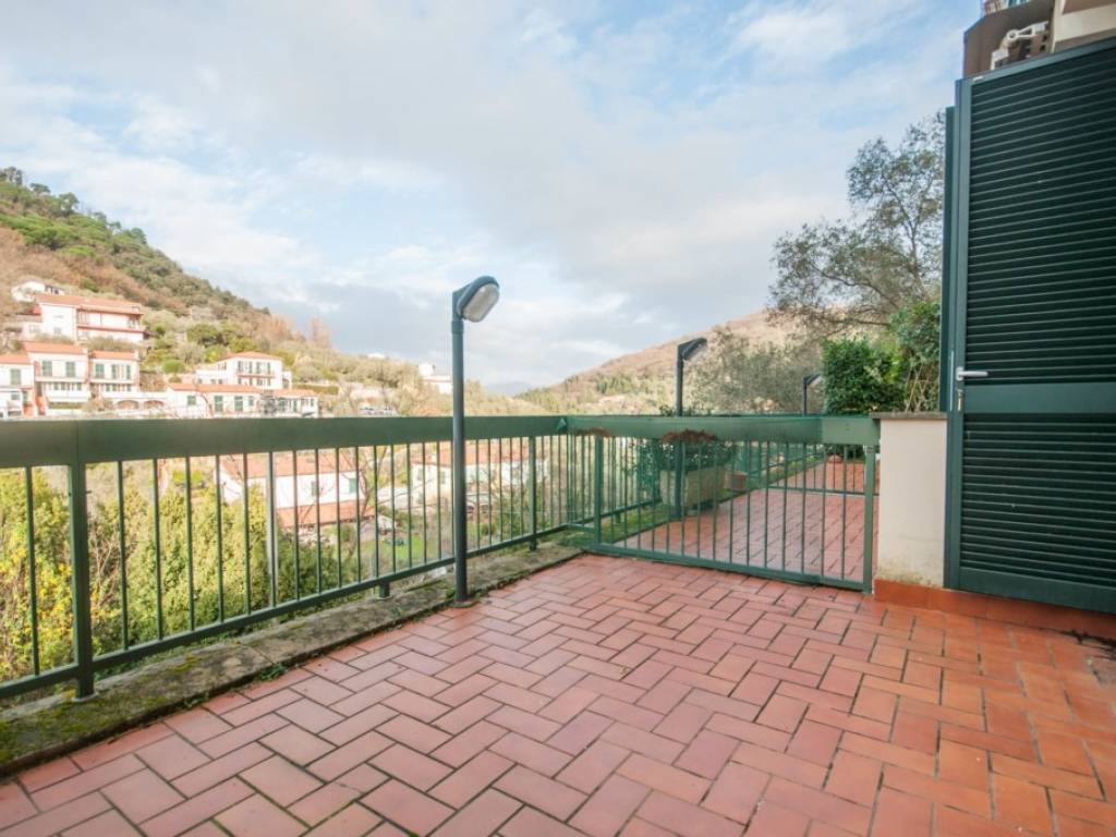 casa indipendente in vendita a Lerici in zona Pugliola