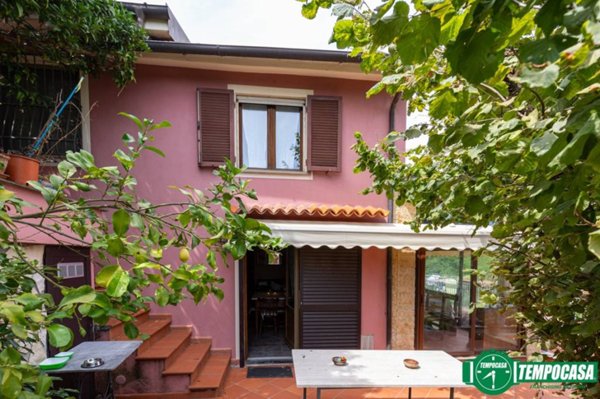 casa indipendente in vendita a Lerici in zona Pugliola