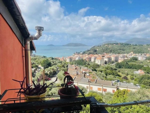 casa indipendente in vendita a Lerici in zona Pugliola