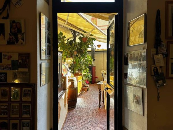locale commerciale in vendita a Lerici