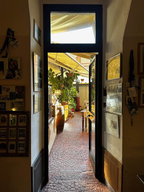 locale commerciale in vendita a Lerici