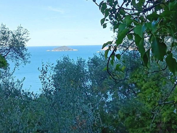 casa indipendente in vendita a Lerici in zona Tellaro