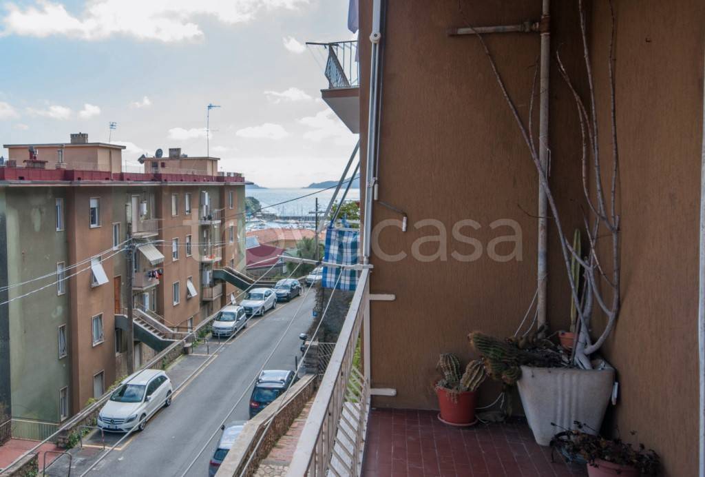 appartamento in vendita a Lerici in zona Pugliola