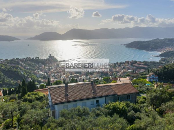 casa indipendente in vendita a Lerici in zona Pugliola