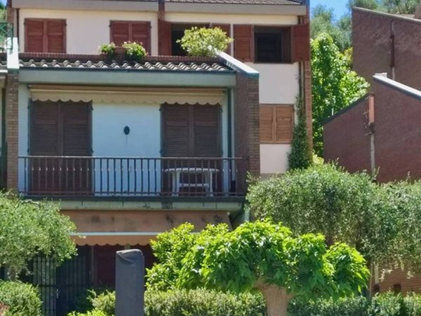 casa indipendente in vendita a Lerici in zona Pugliola