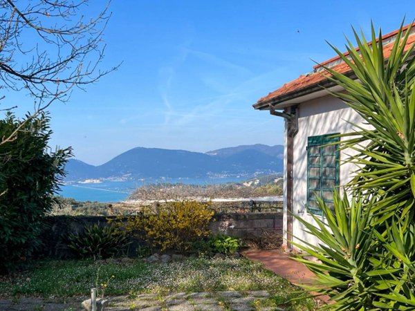 casa indipendente in vendita a Lerici