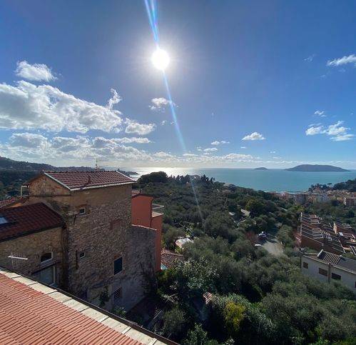 casa indipendente in vendita a Lerici in zona Pugliola