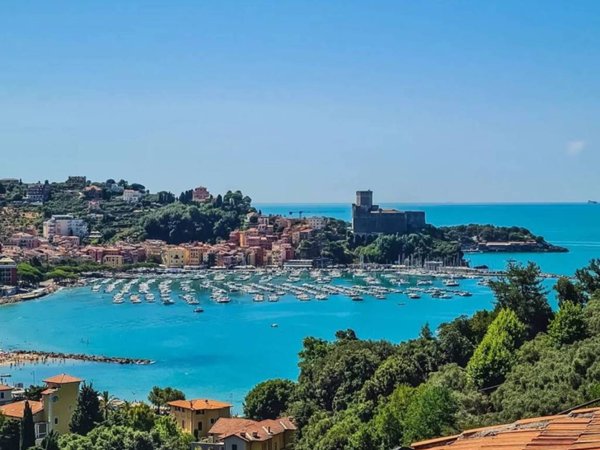 casa indipendente in vendita a Lerici in zona Pugliola