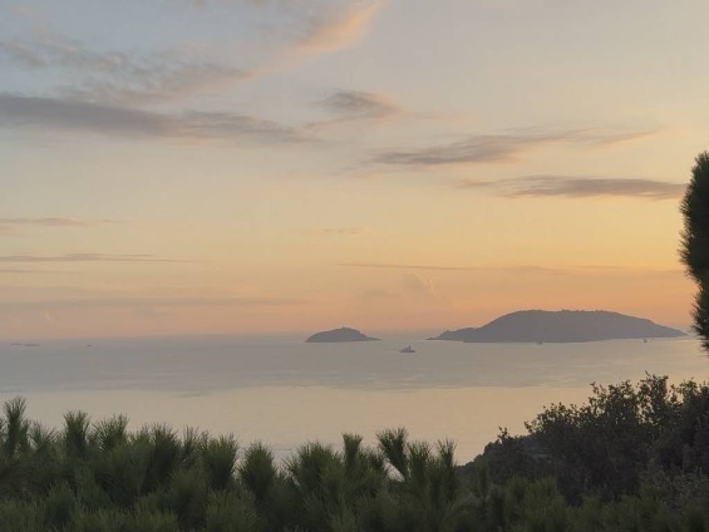 casa indipendente in vendita a Lerici