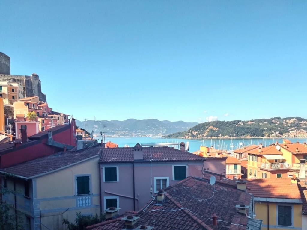 casa indipendente in vendita a Lerici