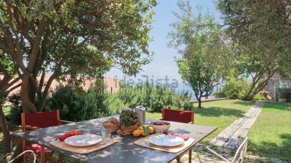 casa indipendente in vendita a Lerici in zona La Serra