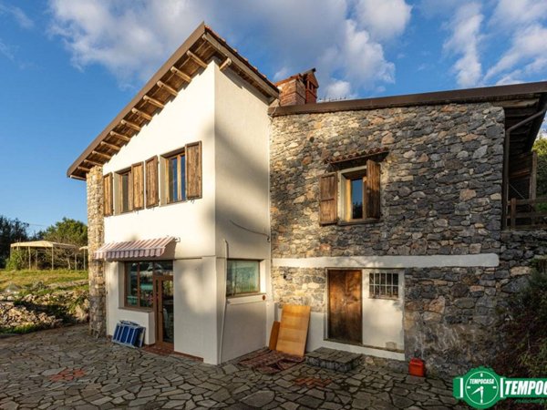 casa indipendente in vendita a Lerici in zona Pugliola